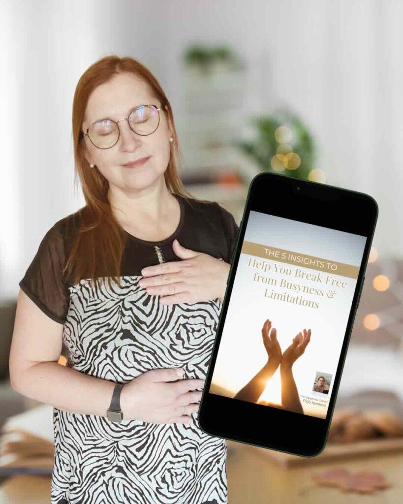 Pirjo Isorinne, the Happiness Coach and Soluni representative with her free ebook.